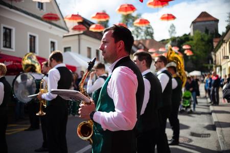 S soncem obsijan drugi festivalski dan 50. Dnevov narodnih noš in oblačilne dediščine v Kamniku (5)